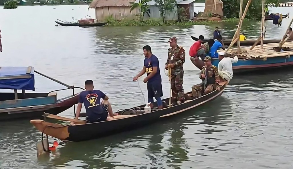 নৌকাডুবিতে নারীর মরদেহ উদ্ধার, নিখোঁজ শিশু 3 নৌকাডুবিতে নারীর মরদেহ উদ্ধার নিখোঁজ শিশু 1759307825 নৌকাডুবিতে নারীর মরদেহ উদ্ধার, নিখোঁজ শিশু