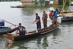 নৌকাডুবিতে নারীর মরদেহ উদ্ধার, নিখোঁজ শিশু