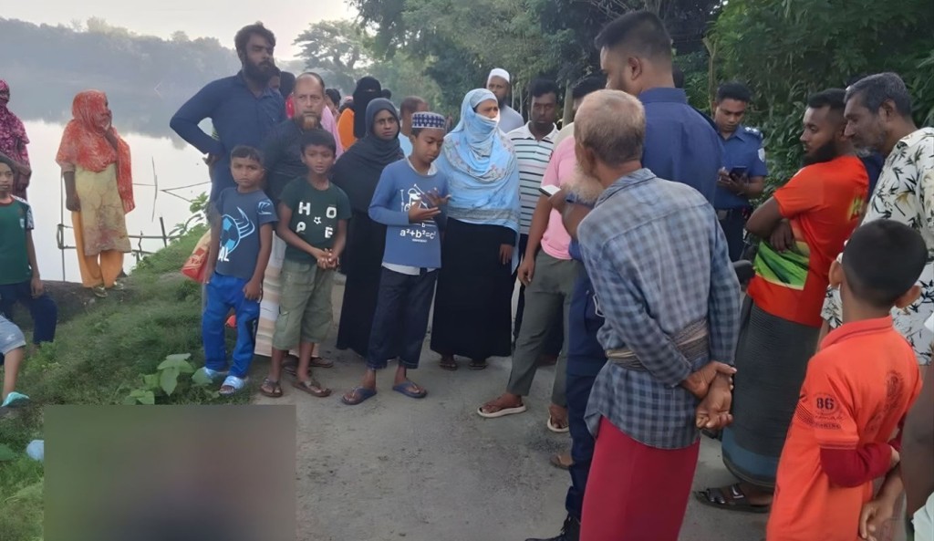 পচা দীঘি থেকে রাজমিস্ত্রির মরদেহ উদ্ধার 4 পচা দীঘি থেকে রাজমিস্ত্রির মরদেহ উদ্ধার 1760428055 পচা দীঘি থেকে রাজমিস্ত্রির মরদেহ উদ্ধার