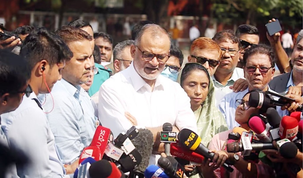 পণ্য পরিবহন চালু রাখতে তৃতীয় টার্মিনালে বিকল্প ব্যবস্থা: বিমান উপদেষ্টা 3 পণ্য পরিবহন চালু রাখতে তৃতীয় টার্মিনালে বিকল্প ব্যবস্থা বিমান উপদেষ্টা 1760873135 পণ্য পরিবহন চালু রাখতে তৃতীয় টার্মিনালে বিকল্প ব্যবস্থা: বিমান উপদেষ্টা