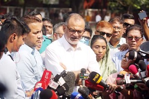 পণ্য পরিবহন চালু রাখতে তৃতীয় টার্মিনালে বিকল্প ব্যবস্থা: বিমান উপদেষ্টা