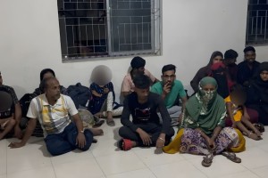 পতাকা বৈঠকে ১৬ বাংলাদেশিকে হস্তান্তর করলো বিএসএফ