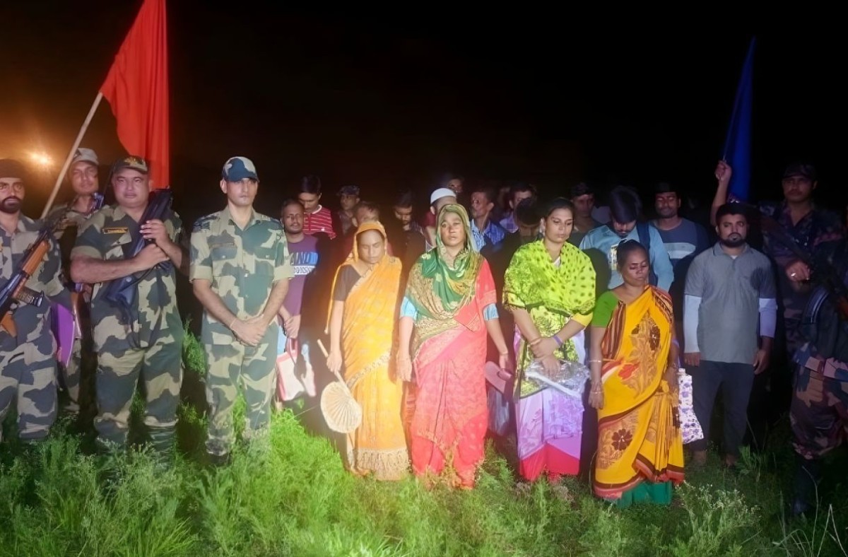পতাকা বৈঠকে ১৮ বাংলাদেশিকে ফেরত দিলো বিএসএফ