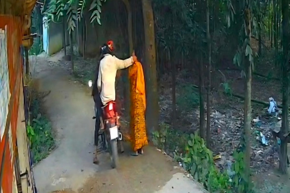 পিস্তল ঠেকিয়ে ছিনিয়ে নেওয়া সেই কানের দুল ছিল ইমিটেশনের