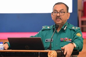 পূজায় কোনো নিরাপত্তা ঝুঁকি নেই : ডিএমপি কমিশনার