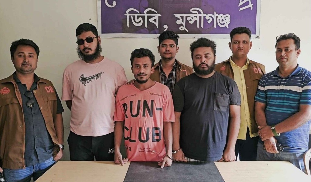 প্রকাশ্যে অস্ত্র চালানোর প্রশিক্ষণের ঘটনায় মূলহোতাসহ গ্রেপ্তার ৩ 4 প্রকাশ্যে অস্ত্র চালানোর প্রশিক্ষণের ঘটনায় মূলহোতাসহ গ্রেপ্তার ৩ 1760531646 প্রকাশ্যে অস্ত্র চালানোর প্রশিক্ষণের ঘটনায় মূলহোতাসহ গ্রেপ্তার ৩