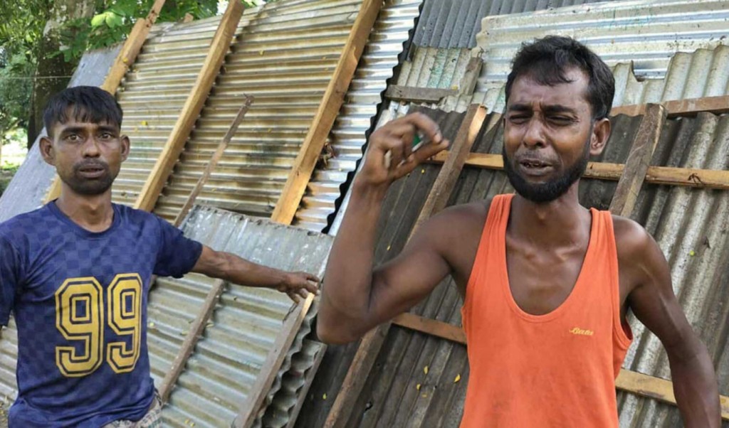 প্রতিবন্ধীর ঘর ও দোকান ভেঙে জায়গা দখল 3 প্রতিবন্ধীর ঘর ও দোকান ভেঙে জায়গা দখল 1760440180 প্রতিবন্ধীর ঘর ও দোকান ভেঙে জায়গা দখল