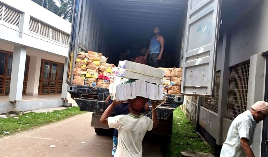 প্রাইমারি স্কুলের নতুন বই বিক্রি হচ্ছে ১৫ টাকা কেজি দরে 4 প্রাইমারি স্কুলের নতুন বই বিক্রি হচ্ছে ১৫ টাকা কেজি দরে 1759808171 প্রাইমারি স্কুলের নতুন বই বিক্রি হচ্ছে ১৫ টাকা কেজি দরে