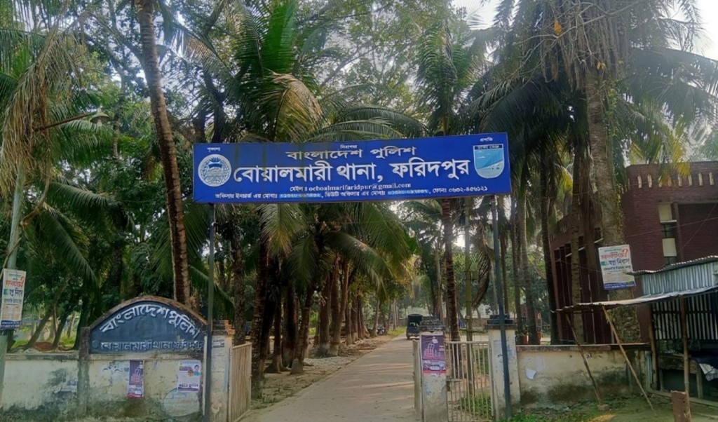 ফরিদপুরে ট্রাকচাপায় দুই ব্যবসায়ীর মৃত্যু 4 ফরিদপুরে ট্রাকচাপায় দুই ব্যবসায়ীর মৃত্যু 1761380171 ফরিদপুরে ট্রাকচাপায় দুই ব্যবসায়ীর মৃত্যু