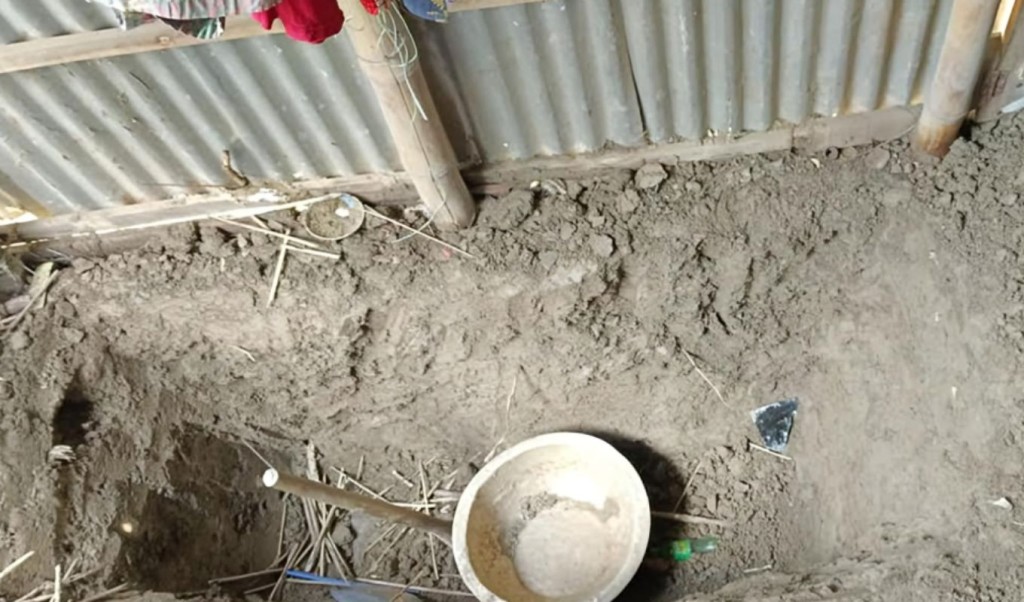 ফরিদপুরে স্বামীর লাশ গুম করতে ঘরেই কবর খুঁড়েছিলেন স্ত্রী 3 ফরিদপুরে স্বামীকে হত্যার পর গুম করতে ঘরেই কবর খুঁড়েছিলেন স্ত্রী 1759649514 ফরিদপুরে স্বামীর লাশ গুম করতে ঘরেই কবর খুঁড়েছিলেন স্ত্রী