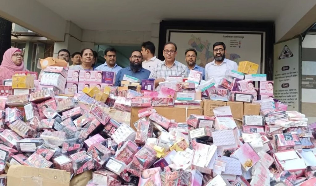 ফর্সা হওয়ার নকল ক্রিমে বাড়ছে মৃত্যুঝুঁকি 4 ফর্সা হওয়ার নকল ক্রিমে বাড়ছে মৃত্যুঝুঁকি 1760248987 ফর্সা হওয়ার নকল ক্রিমে বাড়ছে মৃত্যুঝুঁকি