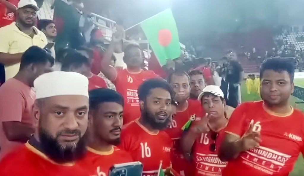 ফুটবল খেলা চলাকালে মাঠে ‘জয় বাংলা’ স্লোগান 4 ফুটবল খেলা চলাকালে মাঠে ‘জয় বাংলা স্লোগান 1761795540 ফুটবল খেলা চলাকালে মাঠে ‘জয় বাংলা’ স্লোগান