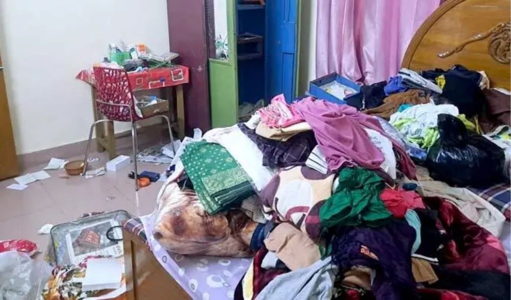 ফেনীতে দুর্ধর্ষ ডাকাতি: ৭০ ভরি স্বর্ণসহ ২ কোটি টাকার মালামাল লুট 3 ফেনীতে দুর্ধর্ষ ডাকাতি ৭০ ভরি স্বর্ণসহ ২ কোটি টাকার মালামাল লুট 1760784025 ফেনীতে দুর্ধর্ষ ডাকাতি: ৭০ ভরি স্বর্ণসহ ২ কোটি টাকার মালামাল লুট