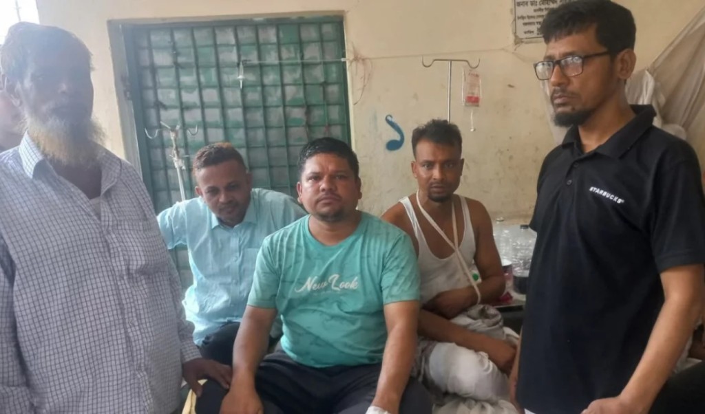 ফেসবুক পোস্টের জেরে বিএনপি-জামায়াত সংঘর্ষ, আহত ২০ 4 ফেসবুক পোস্টের জেরে বিএনপি জামায়াত সংঘর্ষ আহত ২০ 1759490364 ফেসবুক পোস্টের জেরে বিএনপি-জামায়াত সংঘর্ষ, আহত ২০