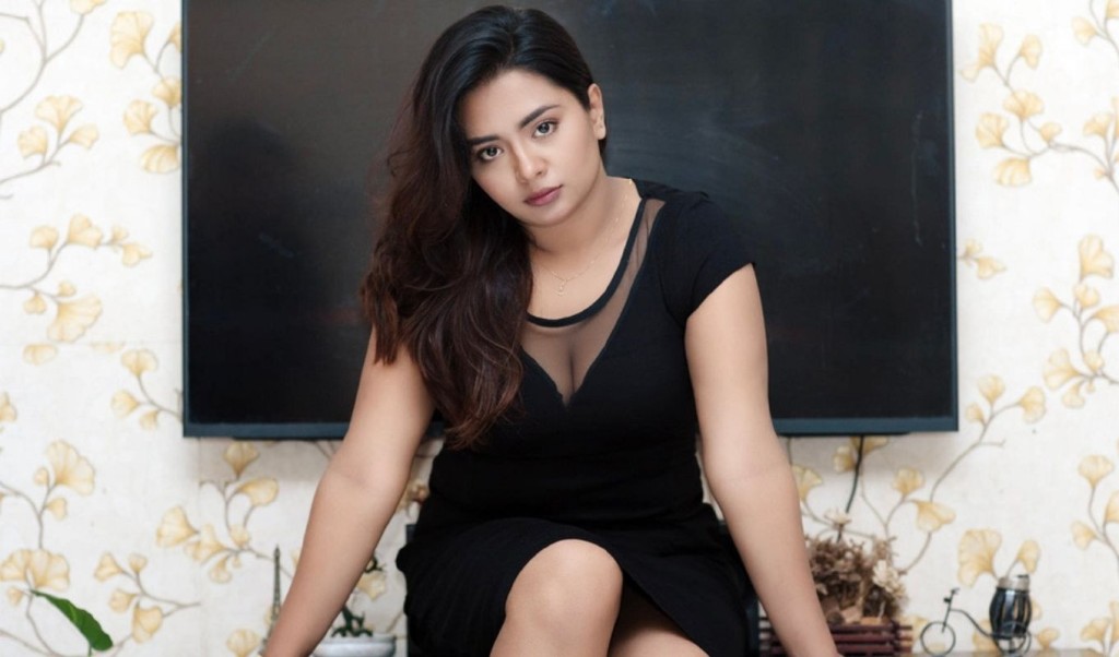 ‘আমাকে বাঁচান পুলিশ পাঠান’ ফেসবুক লাইভে এক অভিনেত্রীর আর্তনাদ 3 ফেসবুক লাইভে এক অভিনেত্রীর আর্তনাদ 1760343138 ‘আমাকে বাঁচান পুলিশ পাঠান’ ফেসবুক লাইভে এক অভিনেত্রীর আর্তনাদ