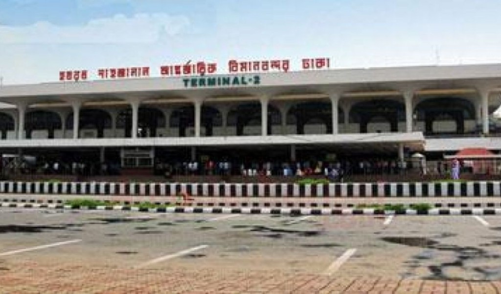 শ্রীলঙ্কা থেকে আসা ফ্লাইটের চাকার ভেতরে শিয়াল! 3 ফ্লাইটের চাকার ভেতরে শিয়াল অল্পের জন্য রক্ষা পেলেন যাত্রীরা 1760173249 শ্রীলঙ্কা থেকে আসা ফ্লাইটের চাকার ভেতরে শিয়াল!