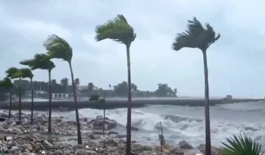 হ্যারিকেন মেলিসা: বছরের সবচেয়ে শক্তিশালী ঝড়ের প্রভাব উপকূলে, প্রাণহানি ৩ 4 বছরের সবচেয়ে শক্তিশালী ঝড়ের প্রভাব উপকূলে প্রাণহানি ৩ 1761649629 হ্যারিকেন মেলিসা: বছরের সবচেয়ে শক্তিশালী ঝড়ের প্রভাব উপকূলে, প্রাণহানি ৩