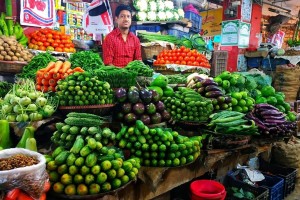 বাজারে সিন্ডিকেটের দৌরাত্ম্য, নাভিশ্বাস ক্রেতাদের