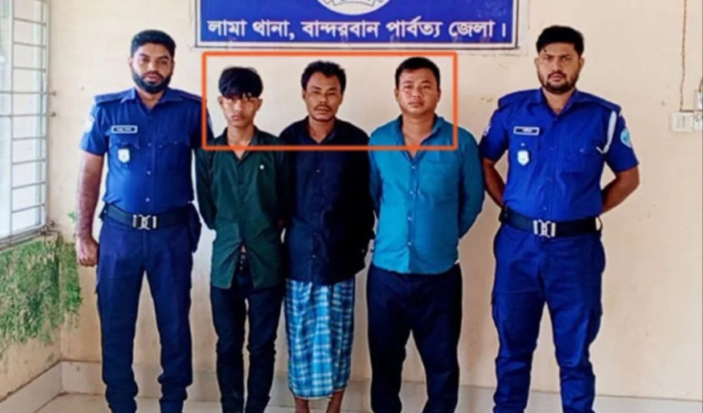 বান্দরবানে চাঁদাবাজির অভিযোগে তিনজন গ্রেপ্তার 4 বান্দরবানে চাঁদাবাজির অভিযোগে তিনজন গ্রেপ্তার 1759676216 বান্দরবানে চাঁদাবাজির অভিযোগে তিনজন গ্রেপ্তার