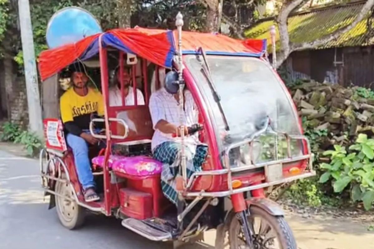 বিএনপির নামে নীরব চাঁদাবাজি, সতর্ক করতে মাইকিং