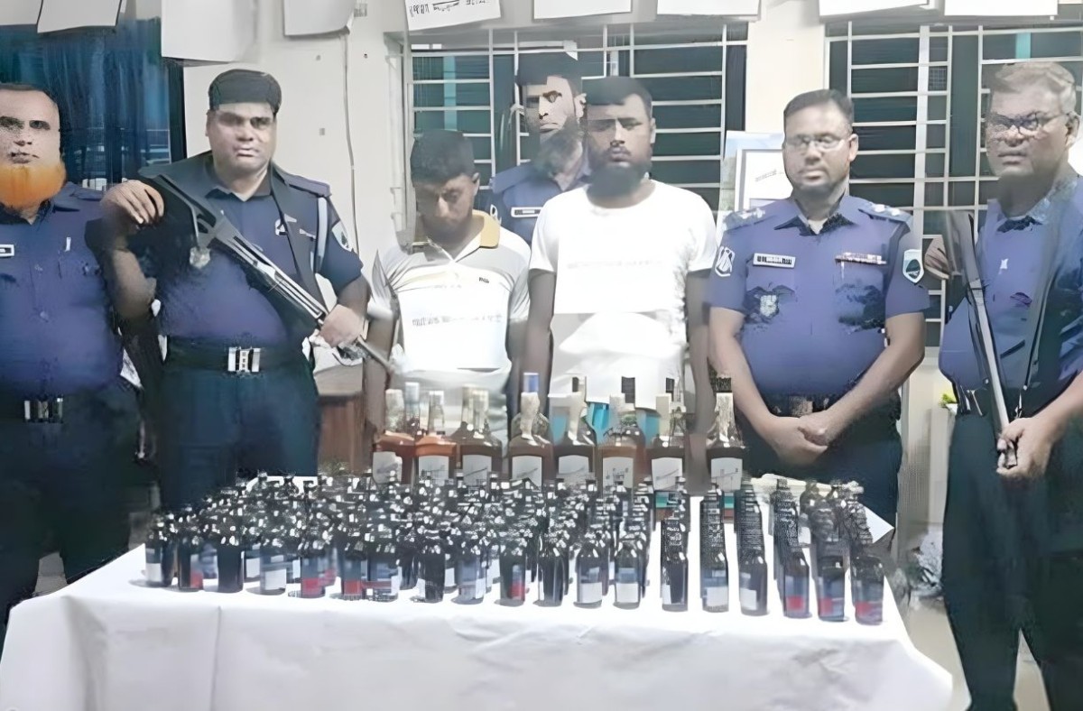 বিপুল পরিমাণ ফেনসিডিল-মদসহ আটক ২