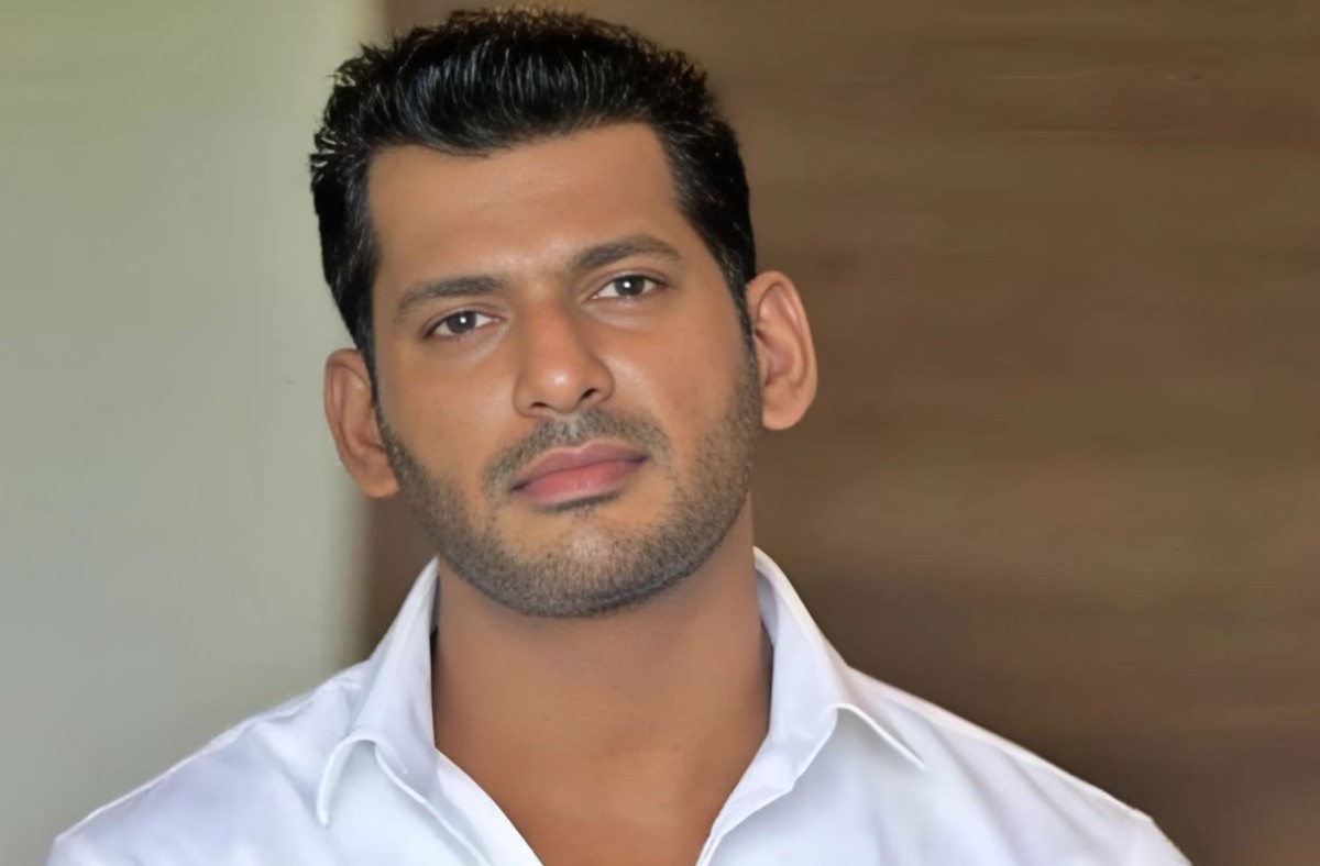 বিমানবন্দরে সাড়ে ৩ কেজি কোকেনসহ আটক অভিনেতা