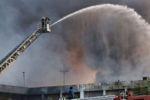 বিমানবন্দরের আগুন সম্পূর্ণ নিয়ন্ত্রণে, ফ্লাইট চলাচল শুরু