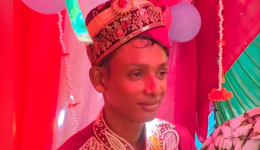 বিয়েতে বন্ধু না আসা পর্যন্ত কবুল বলেনি বর, ভিডিও ভাইরাল 4 বিয়েতে বন্ধু না আসা পর্যন্ত কবুল বলেনি বর ভিডিও ভাইরাল 1760499135 বিয়েতে বন্ধু না আসা পর্যন্ত কবুল বলেনি বর, ভিডিও ভাইরাল