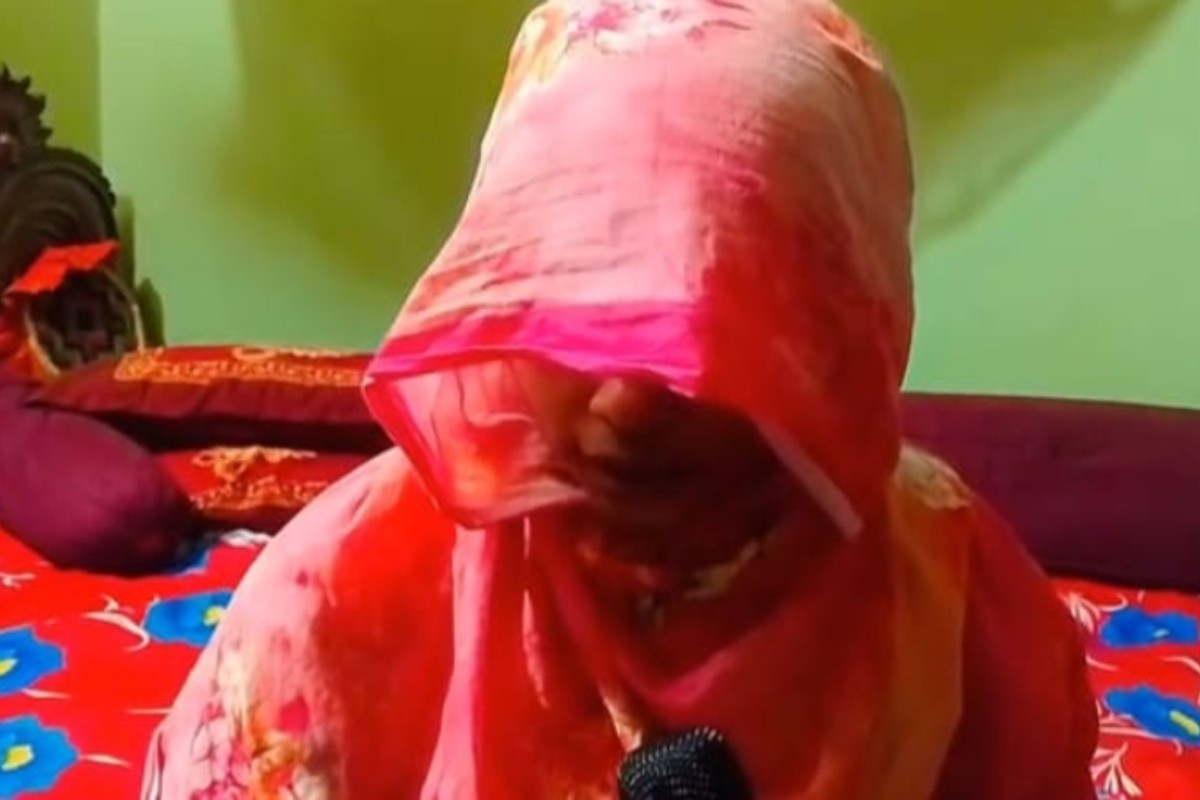বিয়ের দাবিতে ভাতিজার বাড়িতে অনশনে চাচি, পালালেন ভাতিজা