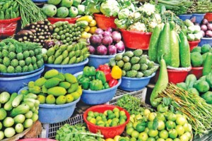 বৃষ্টির প্রভাবে সবজির দাম চড়া, কাঁচামরিচ ৪০০