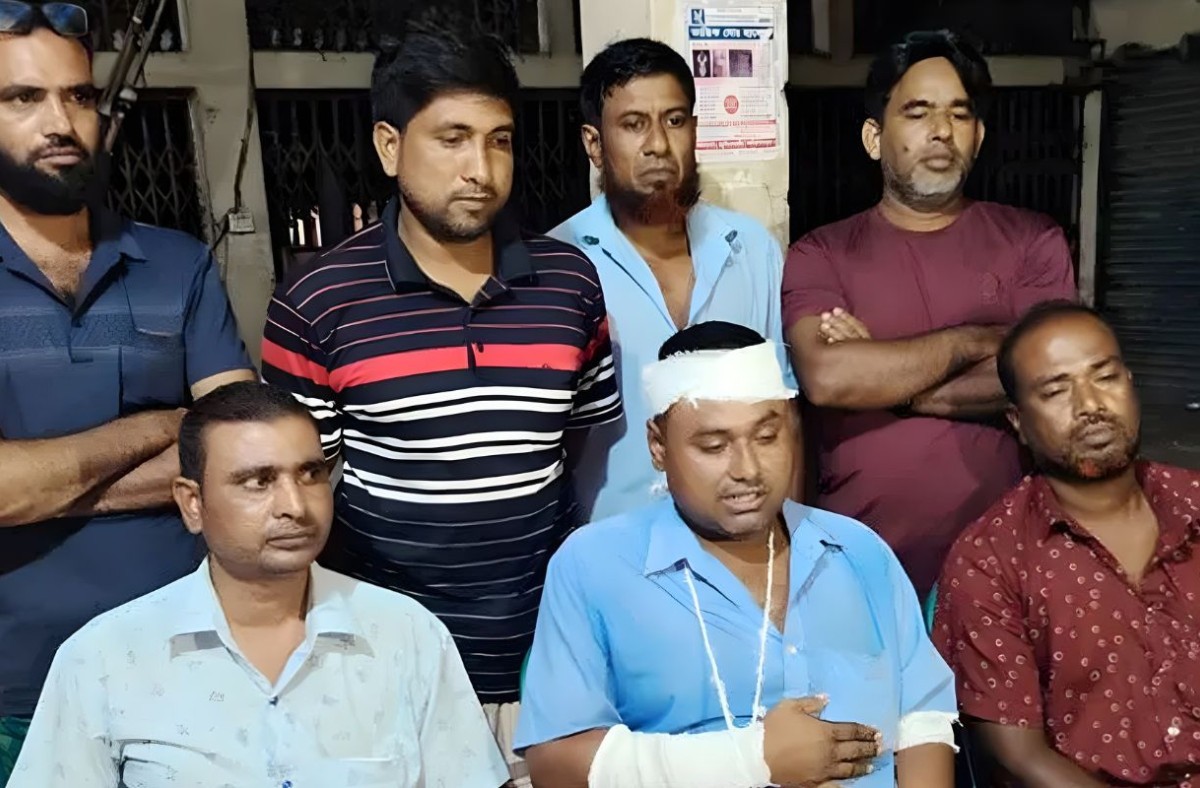 ব্যবসায়ীকে মারধর করে টাকা-ফোন ছিনিয়ে নিলো ছাত্রদল নেতা