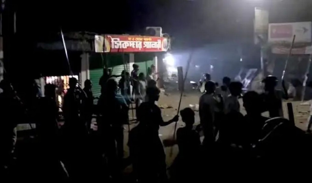 ব্রাহ্মণবাড়িয়ায় টর্চ জ্বালিয়ে সংঘর্ষে অংশ নেওয়া ১৫ জনের কারাদণ্ড 3 ব্রাহ্মণবাড়িয়ায় টর্চ জ্বালিয়ে সংঘর্ষে অংশ নেওয়া ১৫ জনের কারাদণ্ড 1760775682 ব্রাহ্মণবাড়িয়ায় টর্চ জ্বালিয়ে সংঘর্ষে অংশ নেওয়া ১৫ জনের কারাদণ্ড