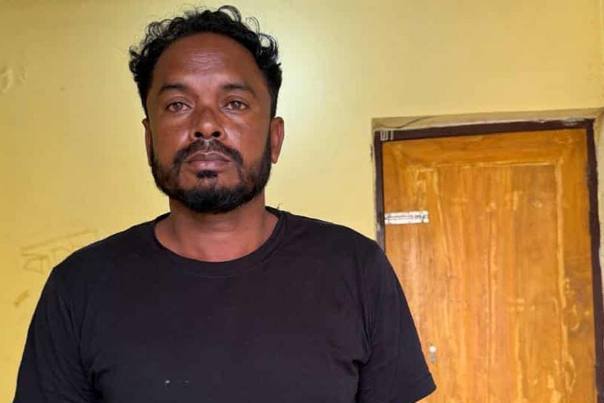 ব্রাহ্মণবাড়িয়ায় বন্ধুকে কুপিয়ে ও গলা কেটে হত্যা, যুবক গ্রেপ্তার