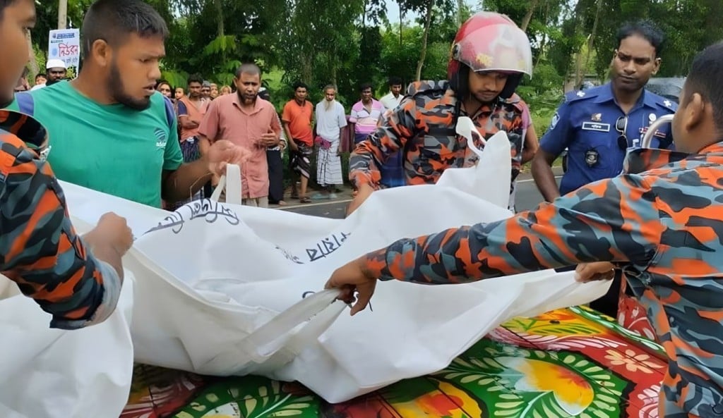 ভটভটির ধাক্কায় শিশুসহ নিহত ২ 4 ভটভটির ধাক্কায় শিশুসহ নিহত ২ 1759991120 ভটভটির ধাক্কায় শিশুসহ নিহত ২