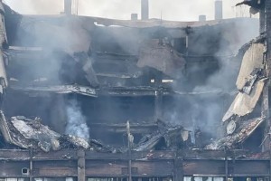 ভয়াবহ আগুনে বিধ্বস্ত ভবন, বেকারত্বের শঙ্কা শত শত শ্রমিকের