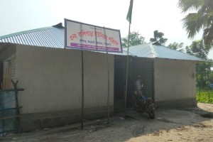 ভারতে অবস্থানরত নারীর নামে ভিজিডি কার্ড, চাল তুলছেন চেয়ারম্যান!