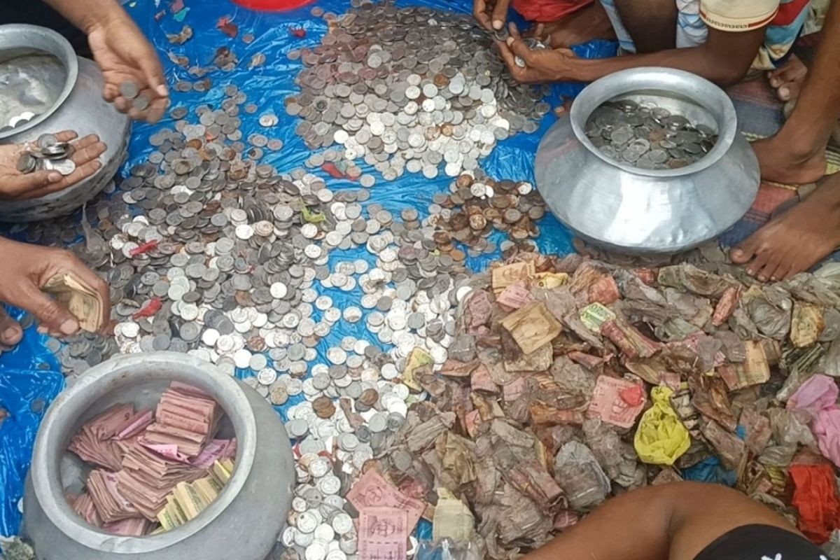 ভিক্ষুকের ঘরে মিলল দুই বস্তা টাকা, এলাকায় চাঞ্চল্য
