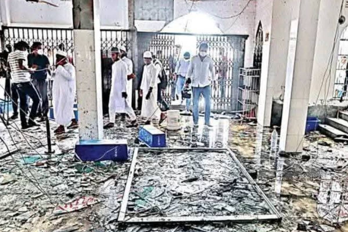 মসজিদে অবরুদ্ধ শিবির কর্মীদের নিরাপদে পৌঁছে দিলো যৌথবাহিনী