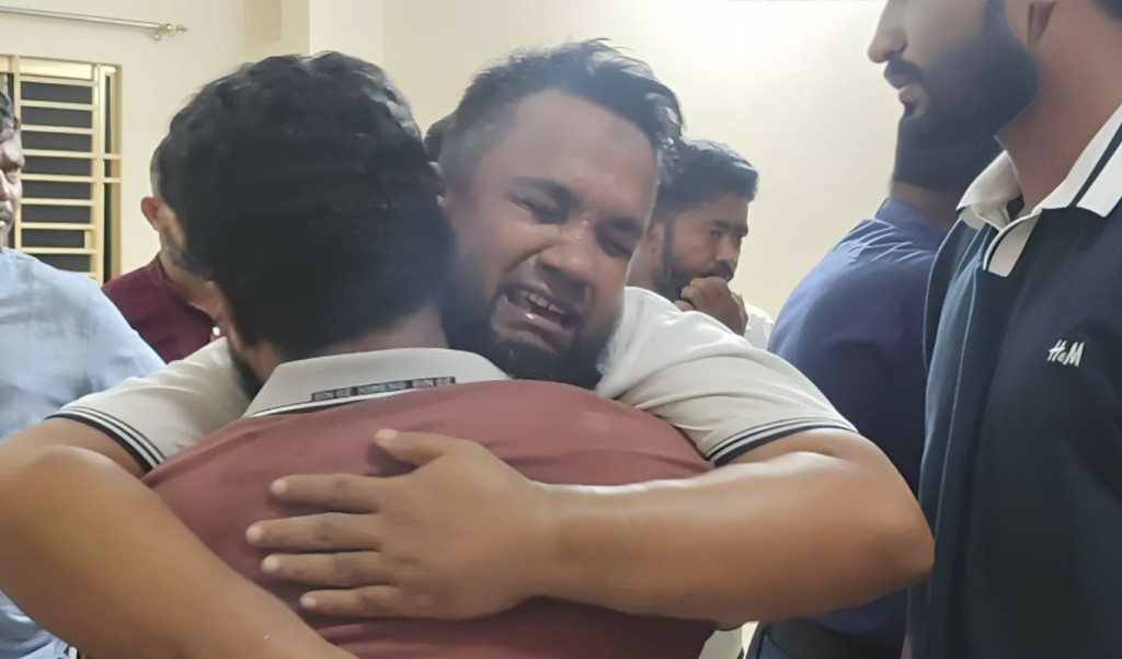 মা ও কলেজপড়ুয়া মেয়েকে জবাই করে হত্যা 3 মা ও কলেজপড়ুয়া মেয়েকে জবাই করে হত্যা 1760065269 মা ও কলেজপড়ুয়া মেয়েকে জবাই করে হত্যা