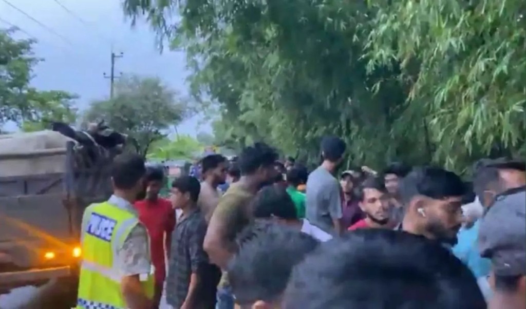 মাইক্রোবাস-মোটরসাইকেল মুখোমুখি সংঘর্ষে প্রাণ গেল ২ জনের 3 মাইক্রোবাস মোটরসাইকেল মুখোমুখি সংঘর্ষে প্রাণ গেল ২ জনের 1759765086 মাইক্রোবাস-মোটরসাইকেল মুখোমুখি সংঘর্ষে প্রাণ গেল ২ জনের