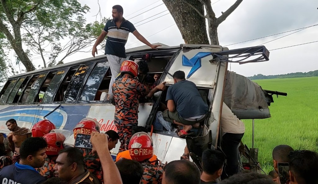 মাগুরায় বাস-ট্রাক মুখোমুখি সংঘর্ষে আহত ২০ 3 মাগুরায় বাস ট্রাক মুখোমুখি সংঘর্ষে আহত ২০ 1759652872 মাগুরায় বাস-ট্রাক মুখোমুখি সংঘর্ষে আহত ২০