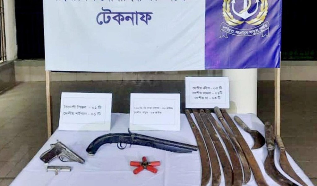 মাটিতে পুঁতে রাখা অস্ত্র-গোলাবারুদ উদ্ধার 4 মাটিতে পুঁতে রাখা অস্ত্র গোলাবারুদ উদ্ধার 1760171325 মাটিতে পুঁতে রাখা অস্ত্র-গোলাবারুদ উদ্ধার