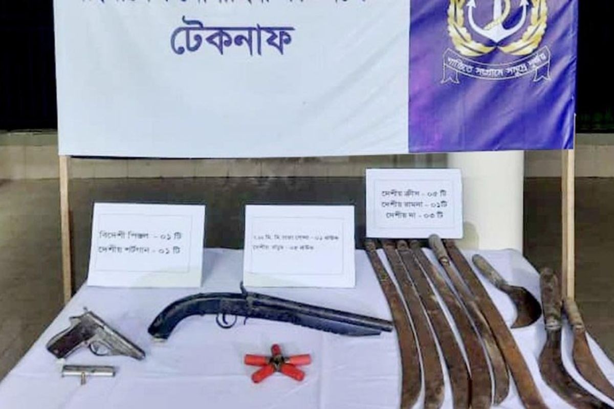 মাটিতে পুঁতে রাখা অস্ত্র-গোলাবারুদ উদ্ধার
