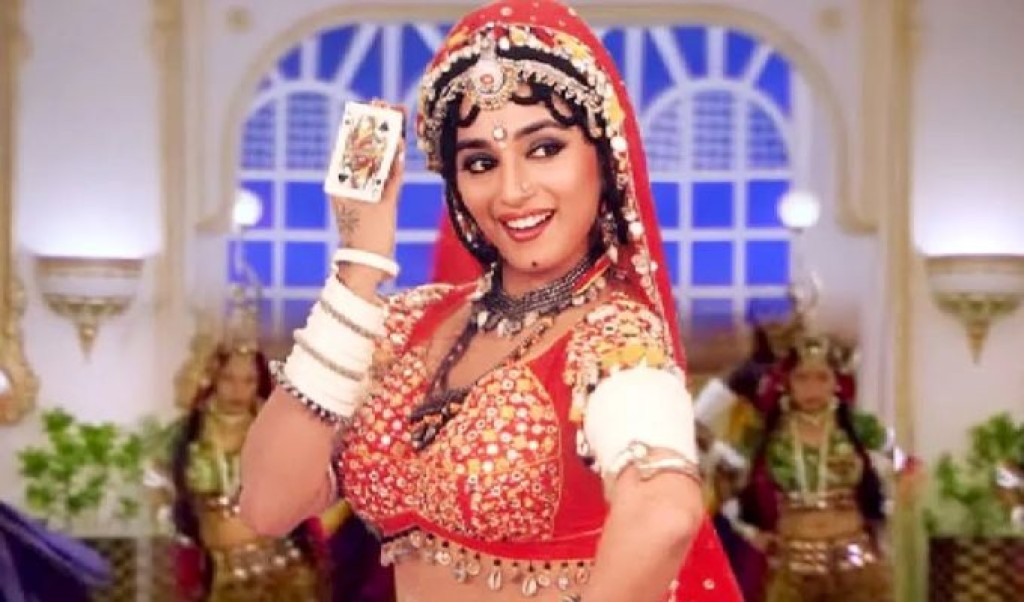 যে গানের জন্য নিষিদ্ধ হয়েছিলো ‘খলনায়ক’ 3 মাধুরি 1759903498 যে গানের জন্য নিষিদ্ধ হয়েছিলো ‘খলনায়ক’
