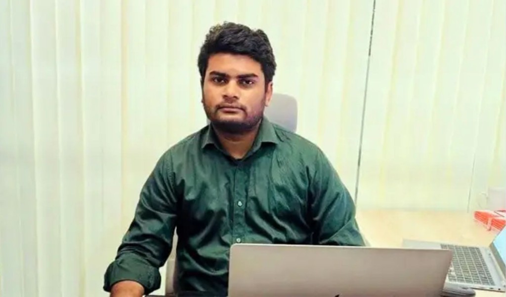 মা'সহ পরিবার মিলে অনলাইনে প্রতারণা, হাতিয়ে নিল ৩৪ কোটি টাকা 3 মাসহ পরিবার মিলে অনলাইনে প্রতারণা হাতিয়ে নিল ৩৪ কোটি টাকা 1760023066 মা'সহ পরিবার মিলে অনলাইনে প্রতারণা, হাতিয়ে নিল ৩৪ কোটি টাকা