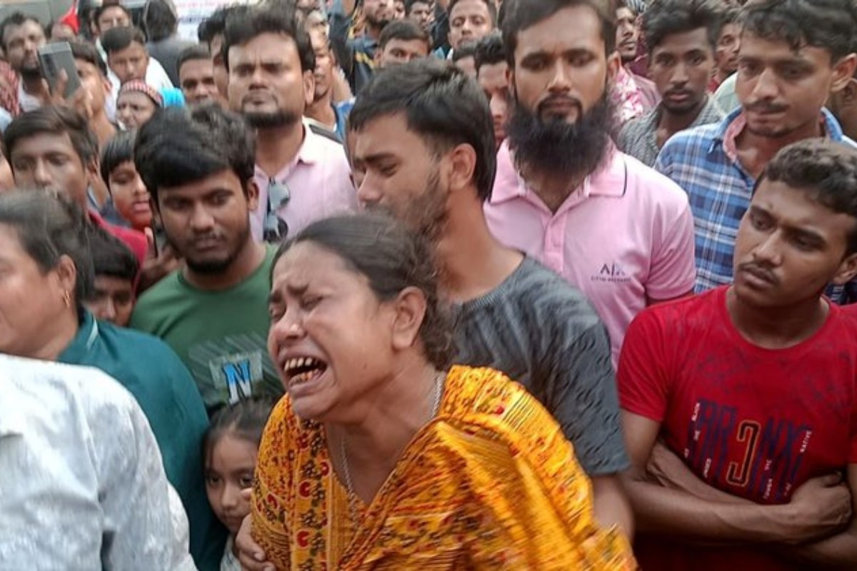 মিরপুরে আগুনে এখনো বহু নিখোঁজ, স্বজনদের আহাজারি