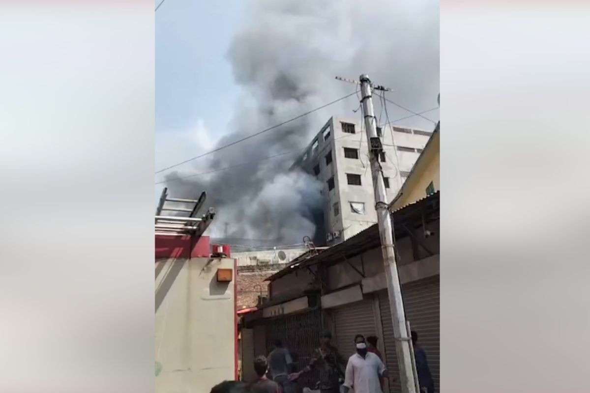 মিরপুরে পোশাক কারখানায় ভয়াবহ আগুন, নিয়ন্ত্রণে ৫ ইউনিট