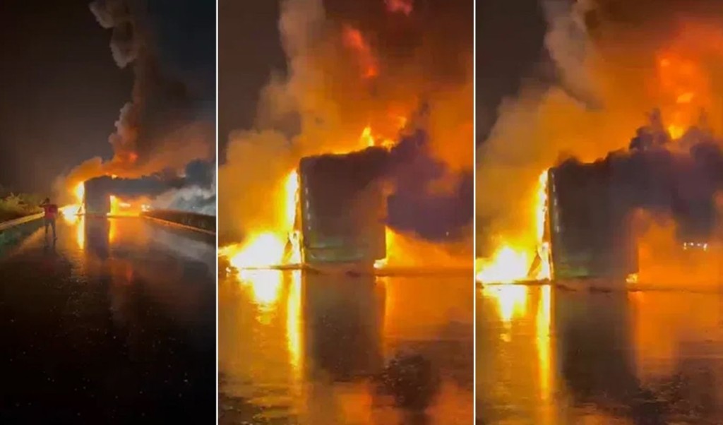 মুহূর্তেই ছাই যাত্রীবাহী বাস, ভয়াবহ দুর্ঘটনায় বহু হতাহত আশঙ্কা 3 মুহূর্তেই ছাই যাত্রীবাহী বাস 1761282618 মুহূর্তেই ছাই যাত্রীবাহী বাস, ভয়াবহ দুর্ঘটনায় বহু হতাহত আশঙ্কা