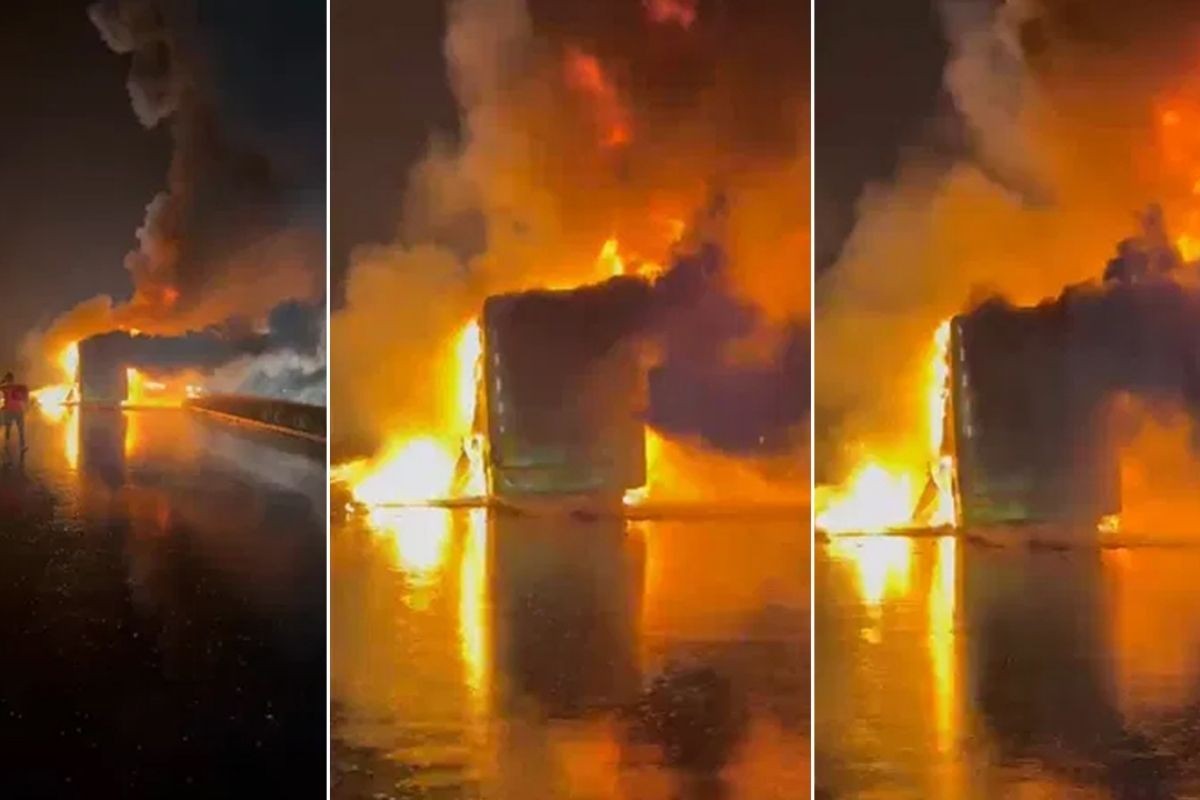 মুহূর্তেই ছাই যাত্রীবাহী বাস, ভয়াবহ দুর্ঘটনায় বহু হতাহত আশঙ্কা