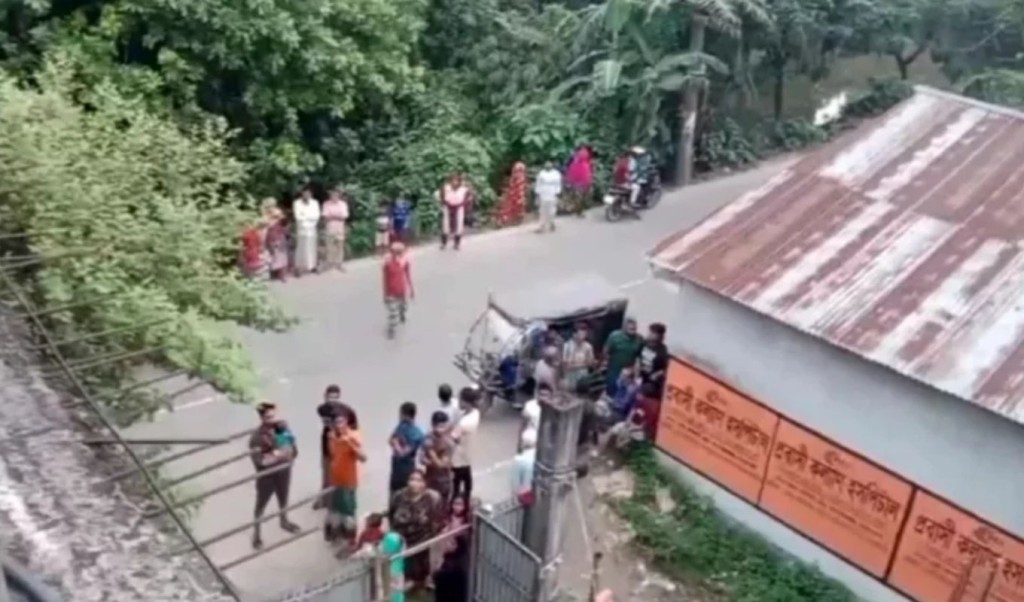 টিকটক করতে গিয়ে বিদ্যুতায়িত মেয়েকে বাঁচাতে প্রাণ গেল মায়ের 4 মেয়েকে বাঁচাতে গিয়ে প্রাণ গেল মায়ের 1760071317 টিকটক করতে গিয়ে বিদ্যুতায়িত মেয়েকে বাঁচাতে প্রাণ গেল মায়ের